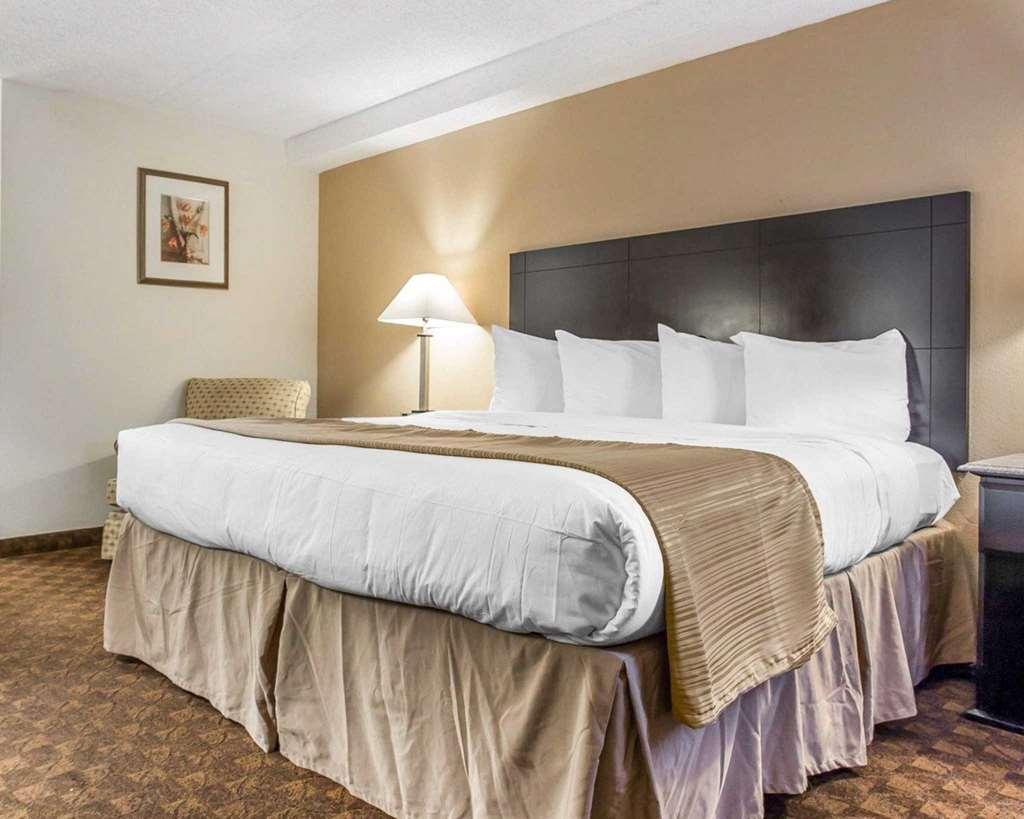 Quality Inn & Suites Coliseum Ґрінсборо Екстер'єр фото