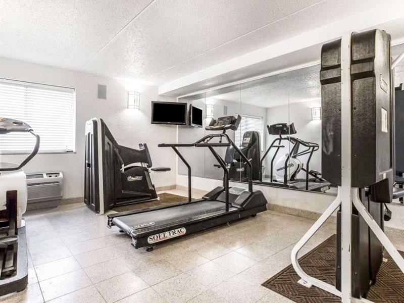 Quality Inn & Suites Coliseum Ґрінсборо Екстер'єр фото