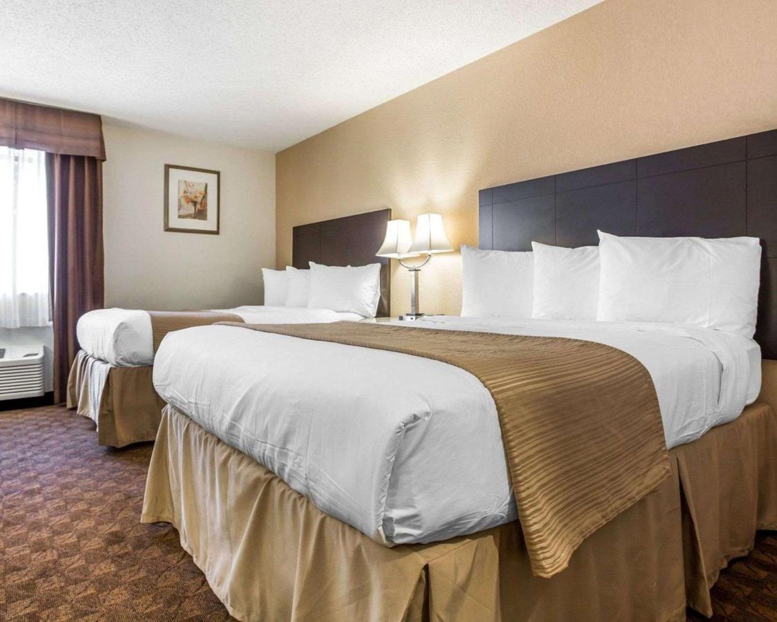 Quality Inn & Suites Coliseum Ґрінсборо Екстер'єр фото