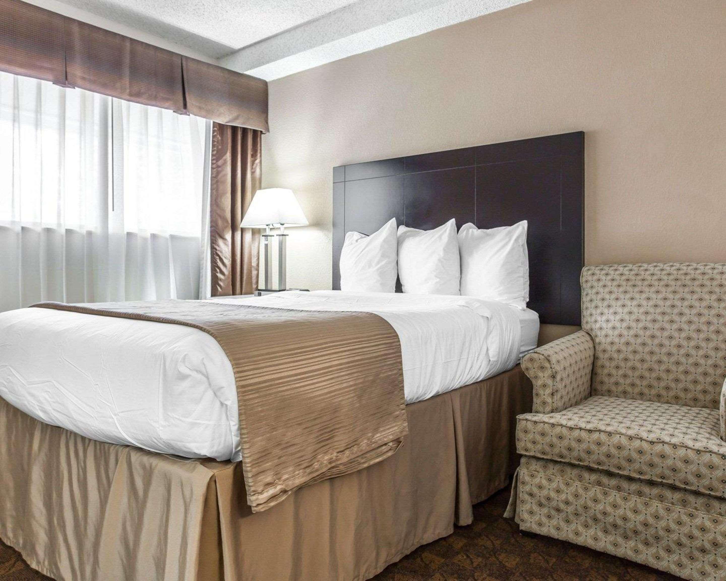 Quality Inn & Suites Coliseum Ґрінсборо Екстер'єр фото