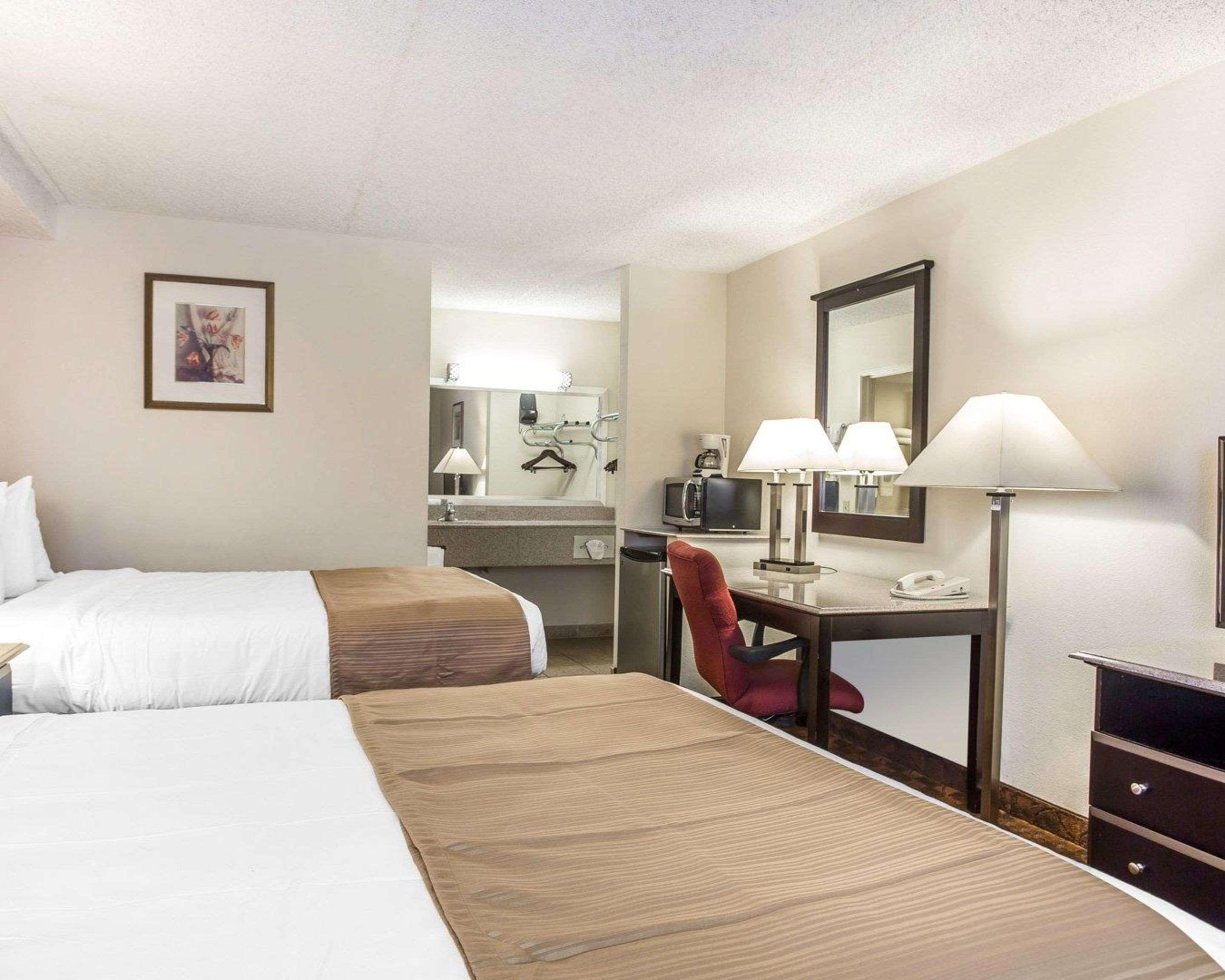 Quality Inn & Suites Coliseum Ґрінсборо Екстер'єр фото