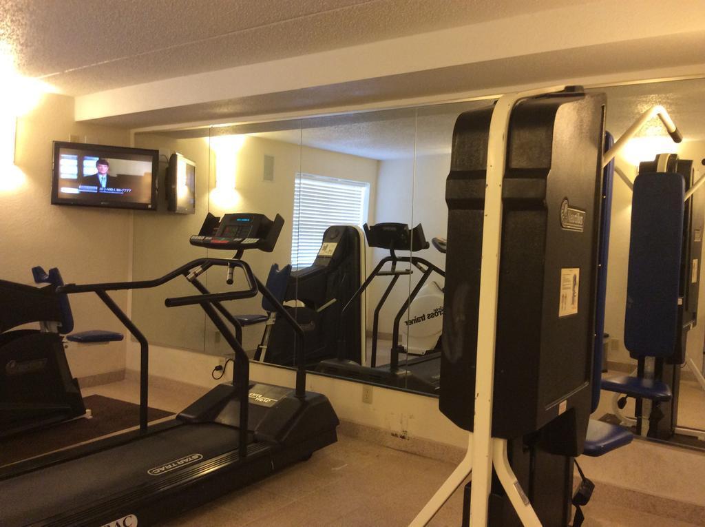 Quality Inn & Suites Coliseum Ґрінсборо Екстер'єр фото