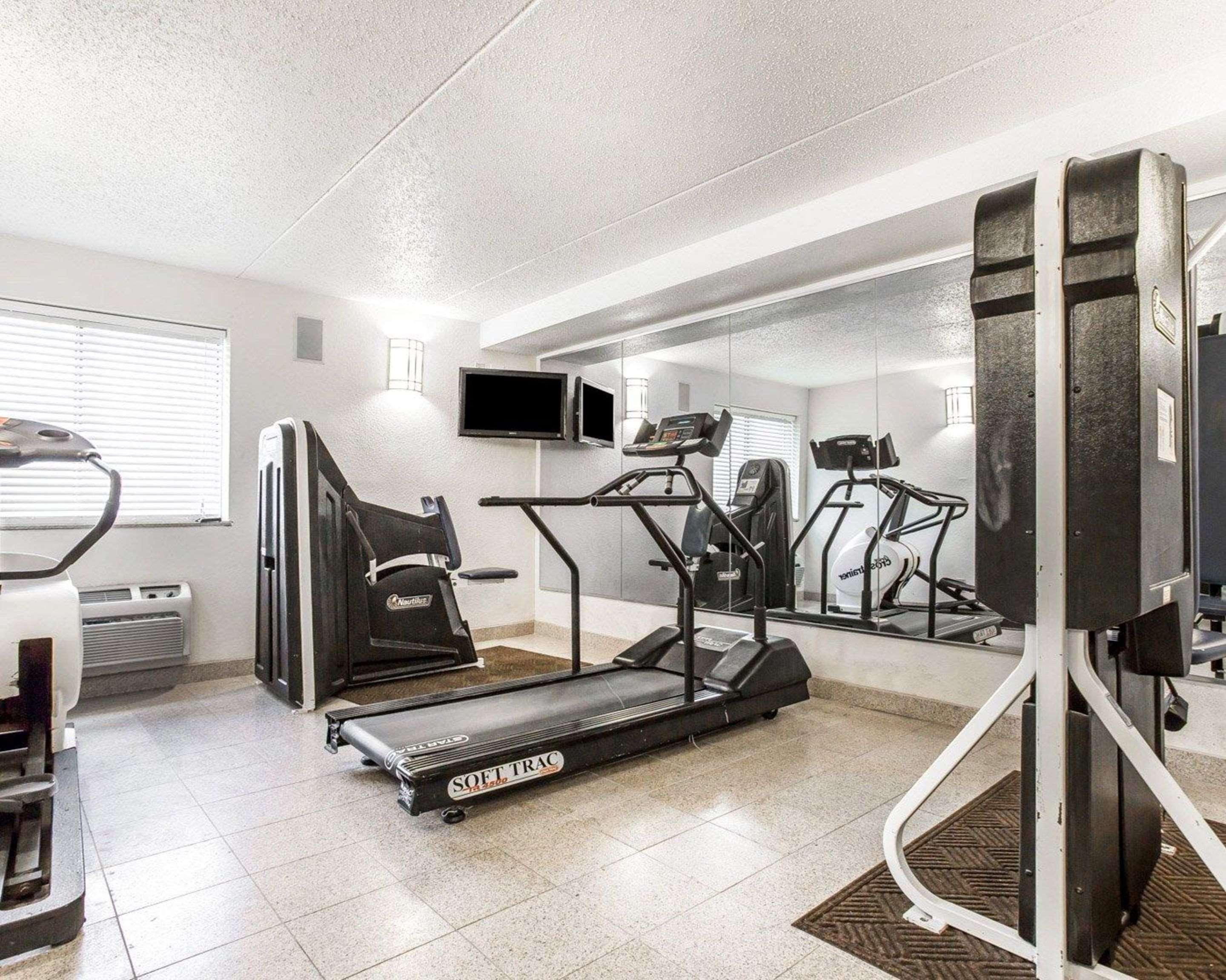 Quality Inn & Suites Coliseum Ґрінсборо Екстер'єр фото