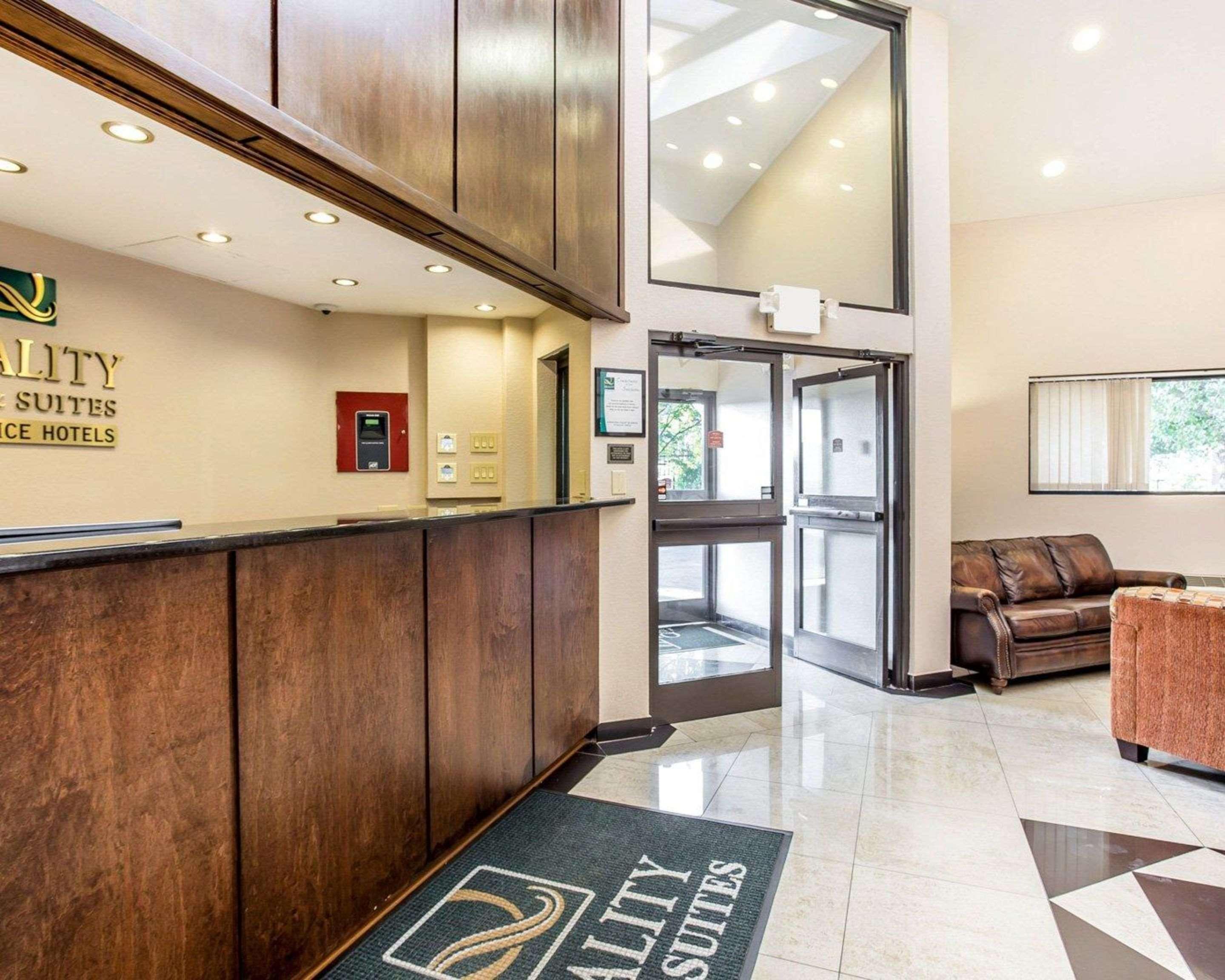 Quality Inn & Suites Coliseum Ґрінсборо Екстер'єр фото