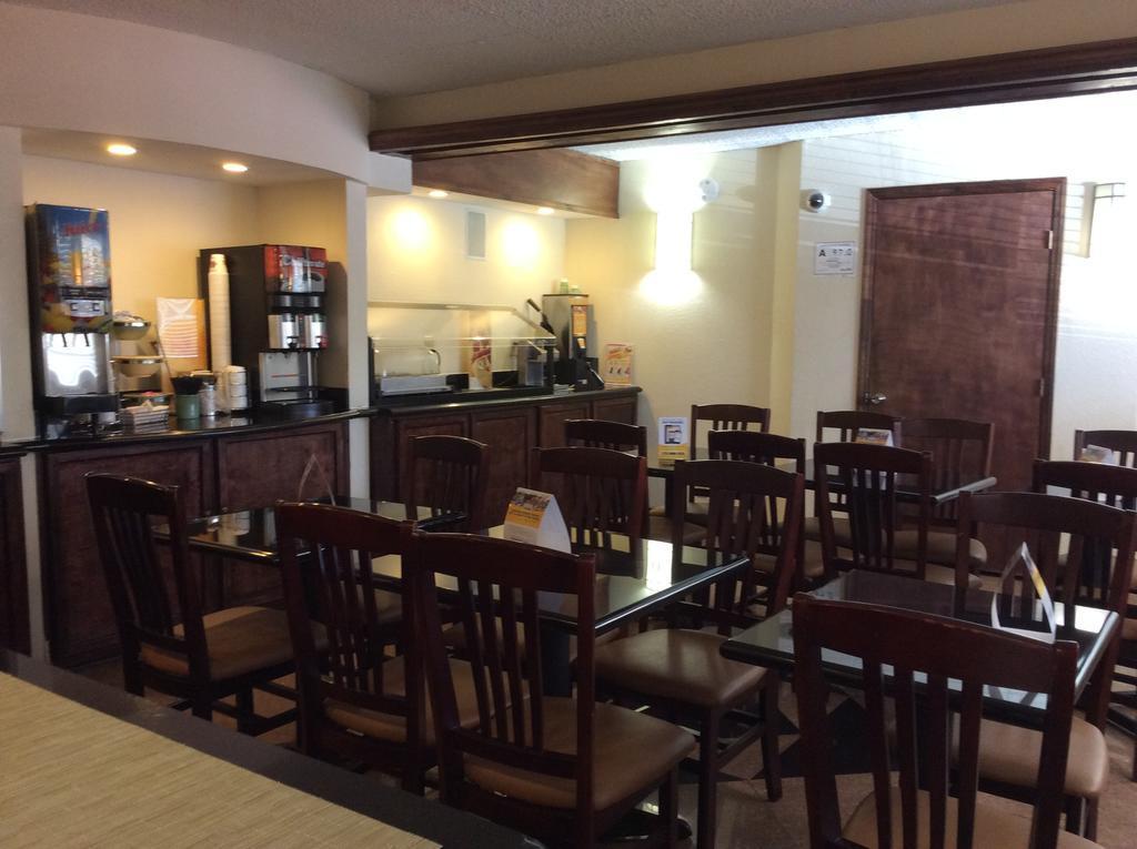 Quality Inn & Suites Coliseum Ґрінсборо Екстер'єр фото
