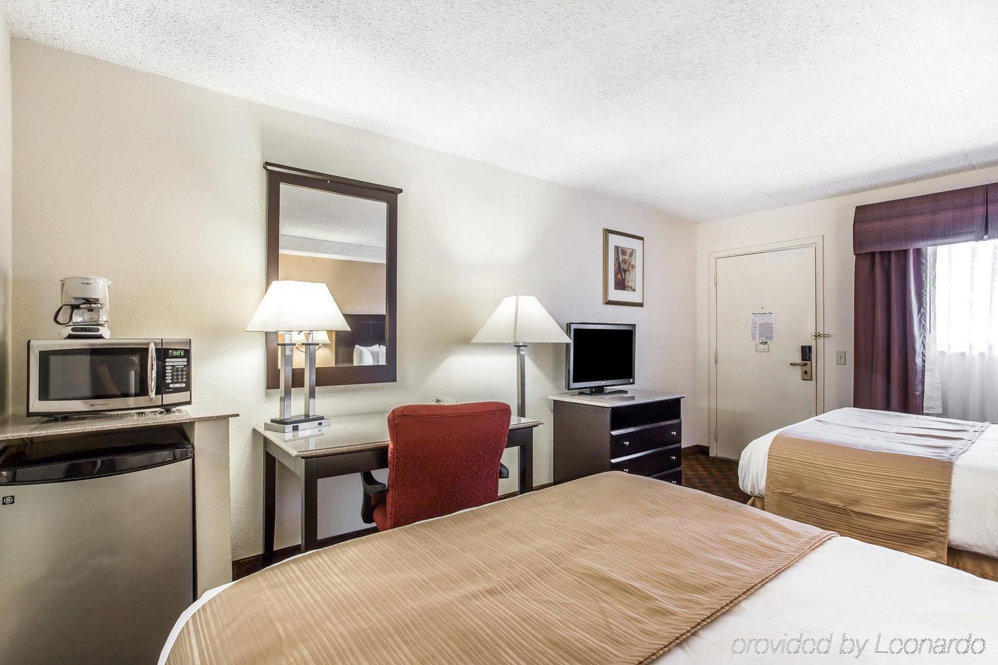 Quality Inn & Suites Coliseum Ґрінсборо Екстер'єр фото