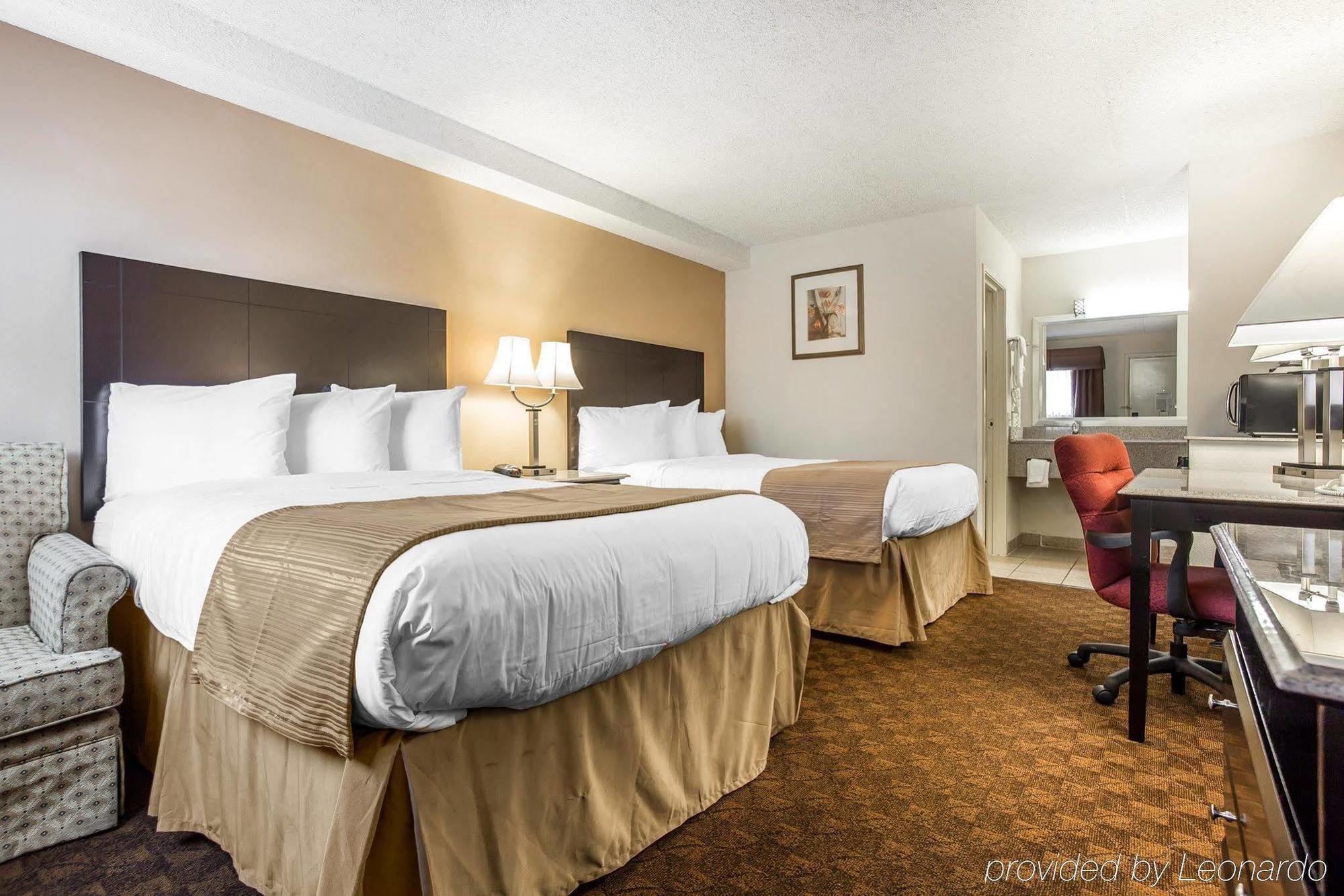Quality Inn & Suites Coliseum Ґрінсборо Екстер'єр фото