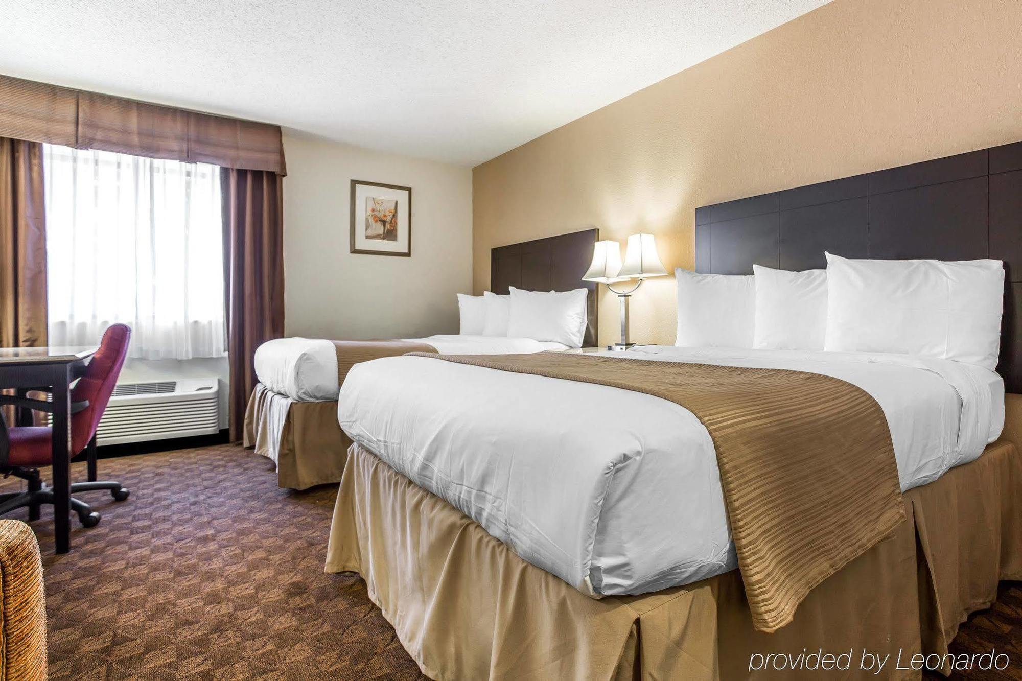 Quality Inn & Suites Coliseum Ґрінсборо Екстер'єр фото