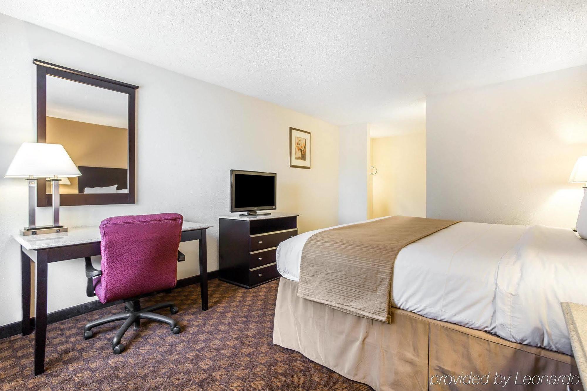 Quality Inn & Suites Coliseum Ґрінсборо Екстер'єр фото