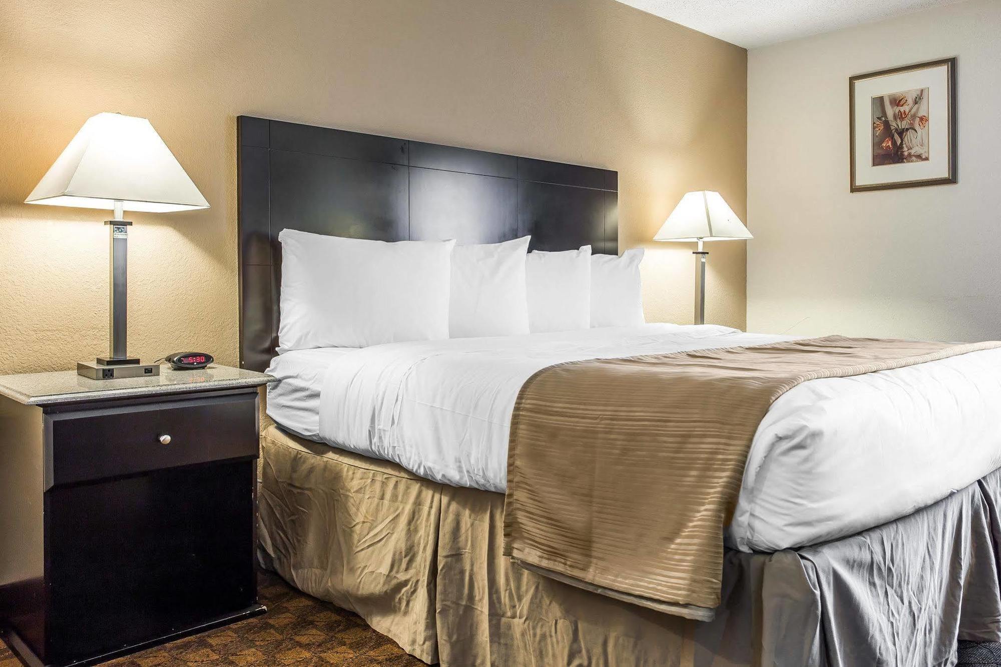 Quality Inn & Suites Coliseum Ґрінсборо Екстер'єр фото
