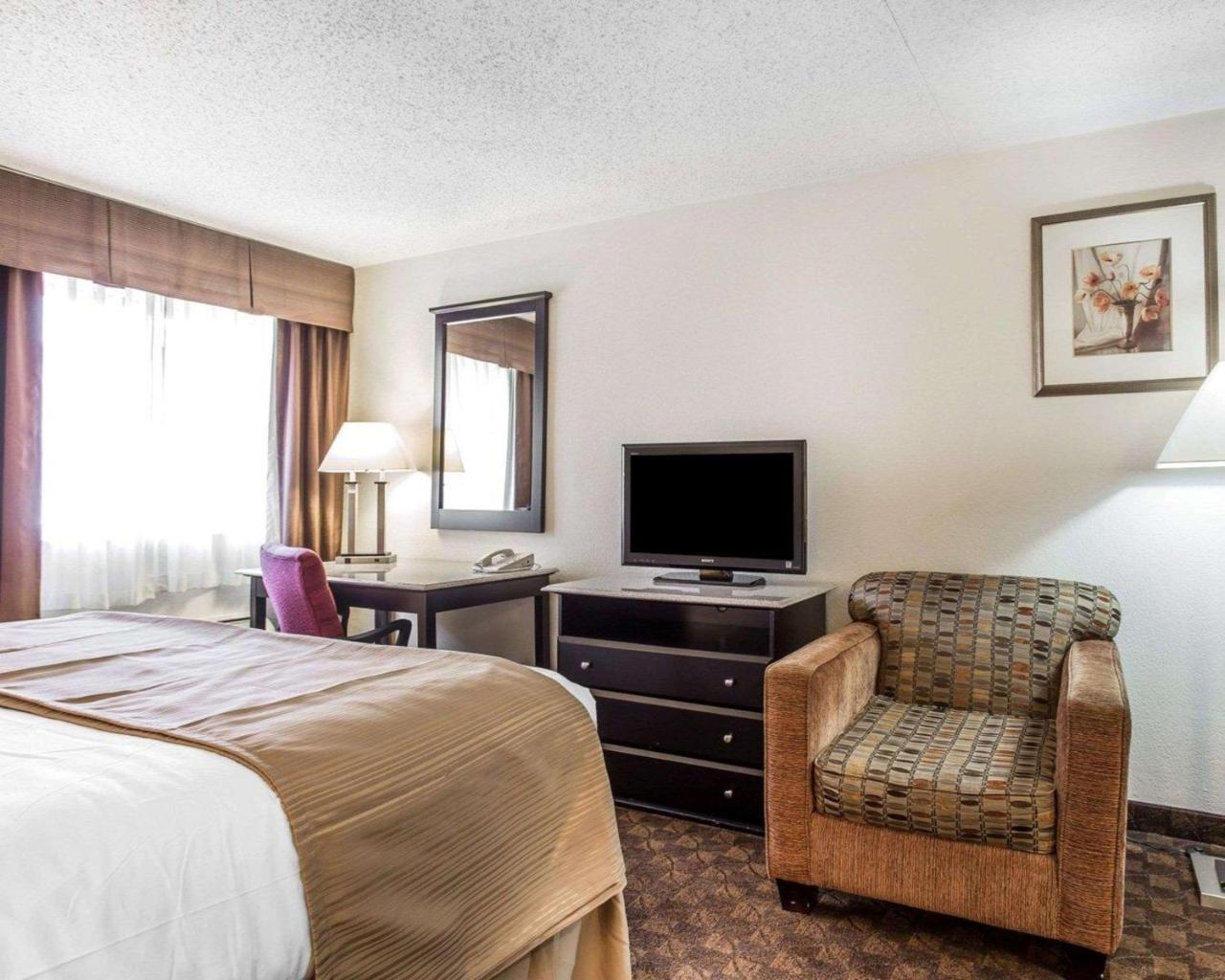 Quality Inn & Suites Coliseum Ґрінсборо Екстер'єр фото