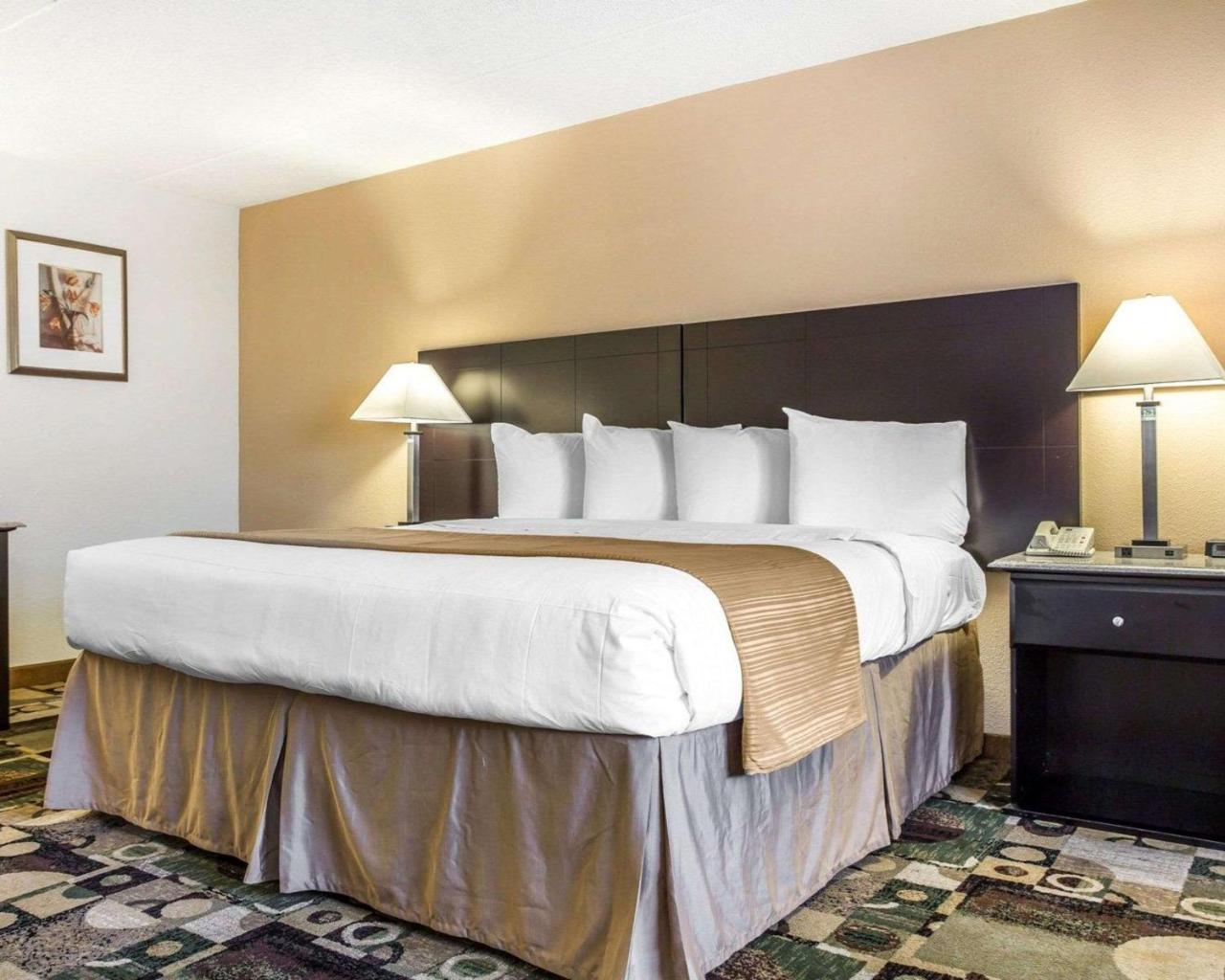Quality Inn & Suites Coliseum Ґрінсборо Екстер'єр фото